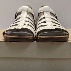 CONSIGNMENT! NIB Array White Leather Fisherman Sandal!